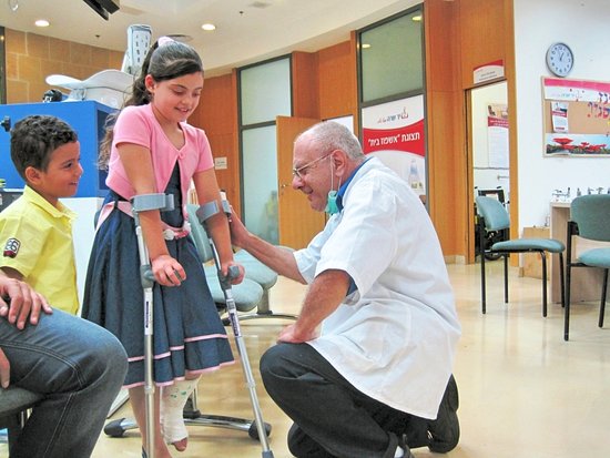 Yad Sarah Volunteer fits young girl with crutches